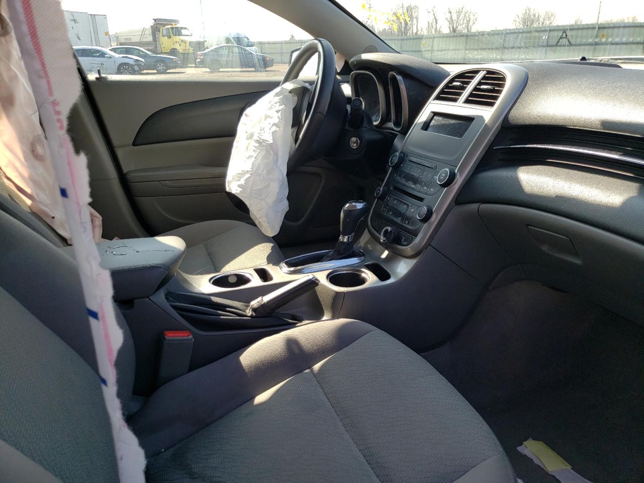 Photo 5 from auction – 2014 CHEVROLET MALIBU LS with VIN 1G11B5SL1EF187930