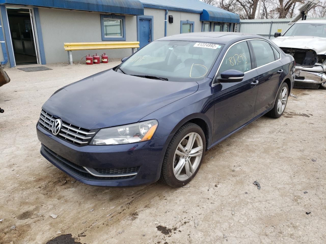 Photo 2 from auction – 2015 VOLKSWAGEN PASSAT SE with VIN 1VWBV7A31FC066833