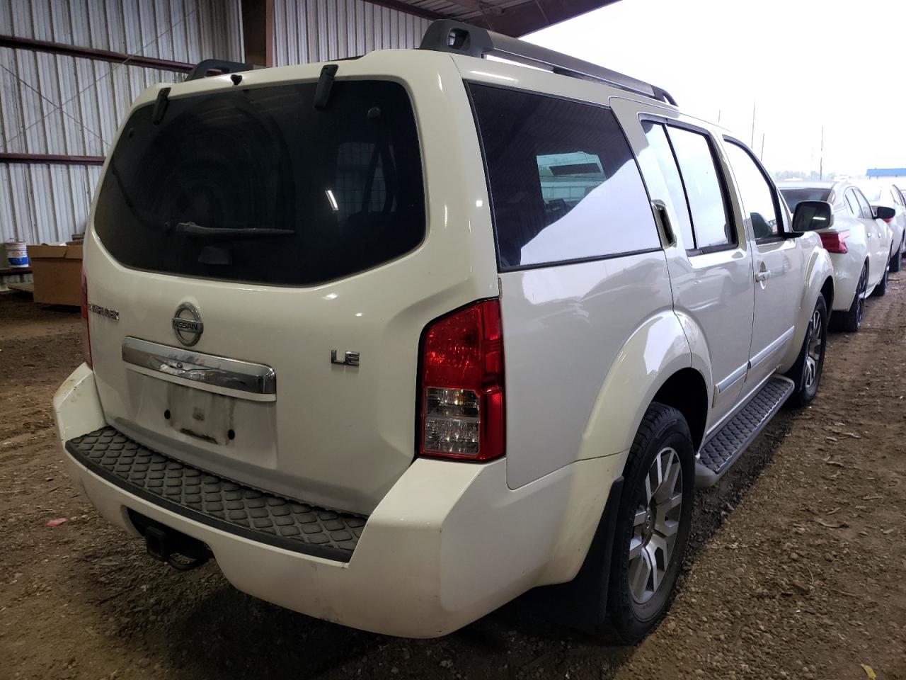 Photo 4 from auction – 2011 NISSAN PATHFINDER with VIN 5N1AR1NNXBC623157