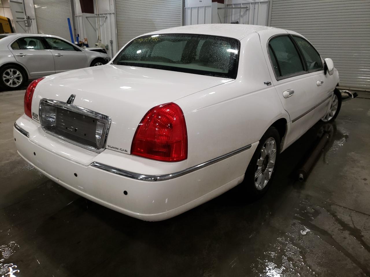Photo 4 from auction – 2011 LINCOLN TOWN CAR S with VIN 2LNBL8CV8BX751076