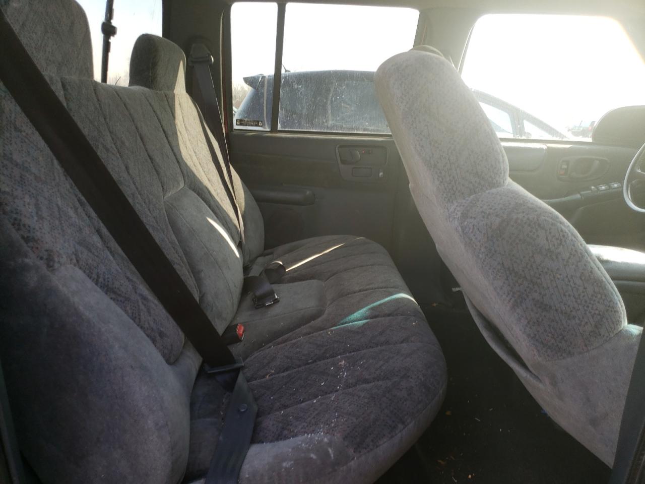 Photo 6 from auction – 2002 GMC SONOMA with VIN 1GTDT13W12K239000