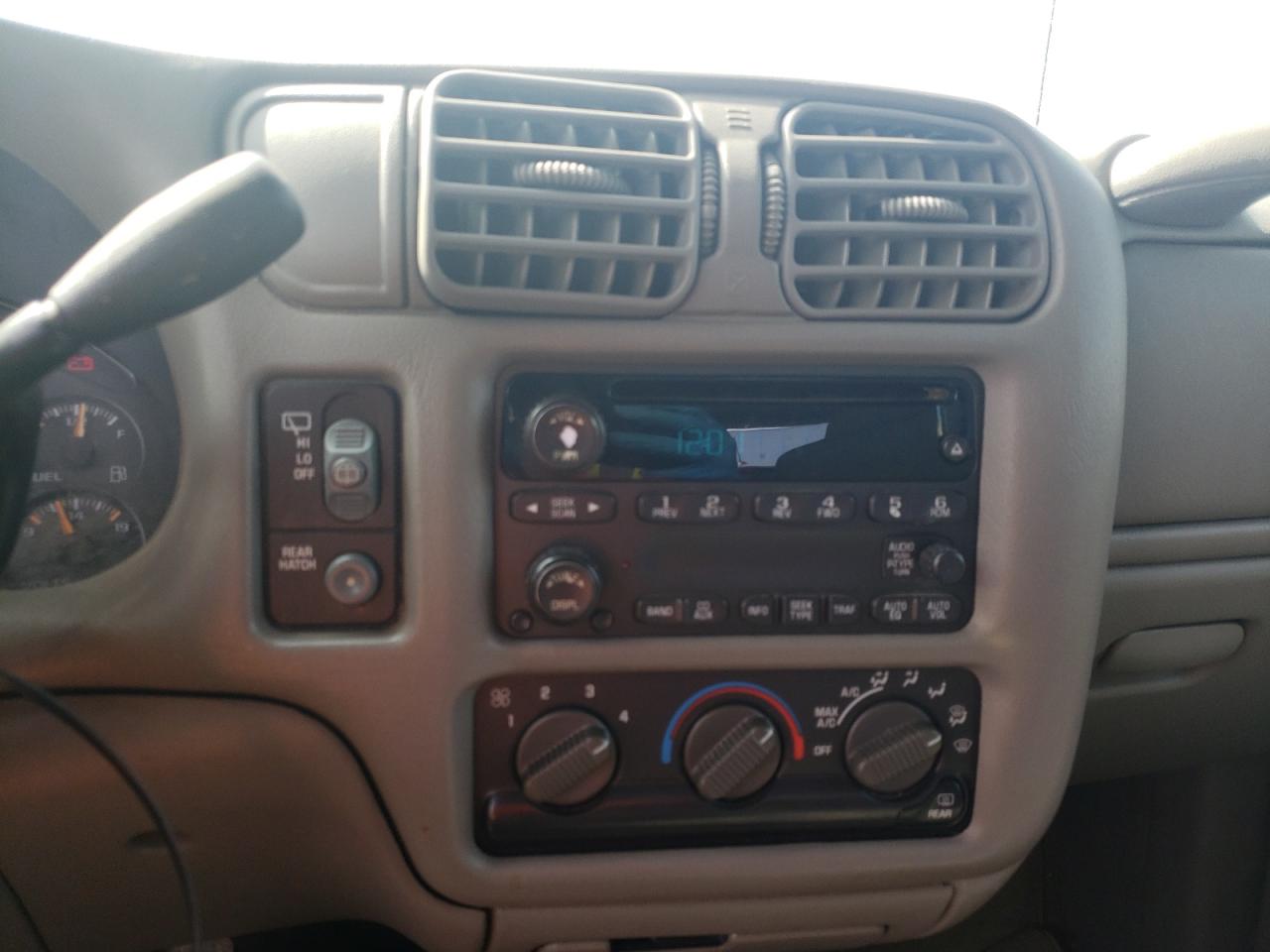 Photo 9 from auction – 2004 CHEVROLET BLAZER with VIN 1GNCS13X94K142872