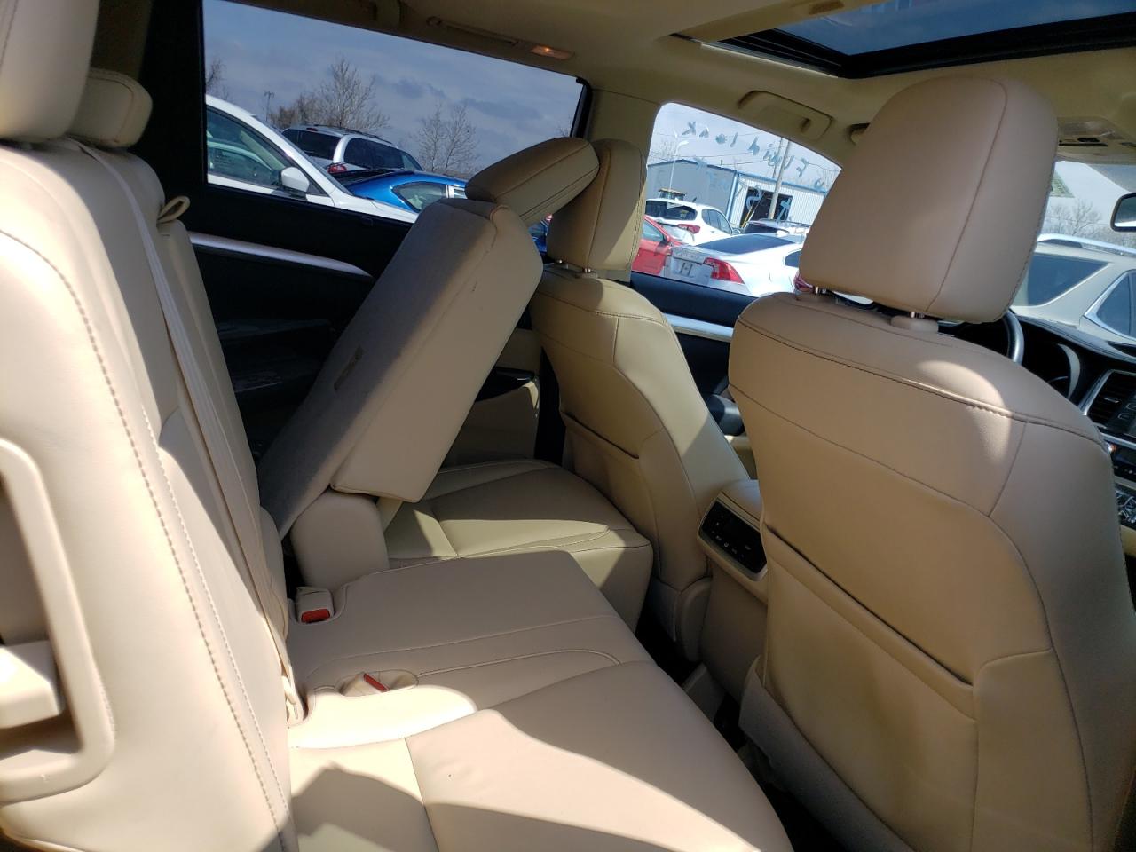 Photo 6 from auction – 2015 TOYOTA HIGHLANDER with VIN 5TDJKRFH5FS090302