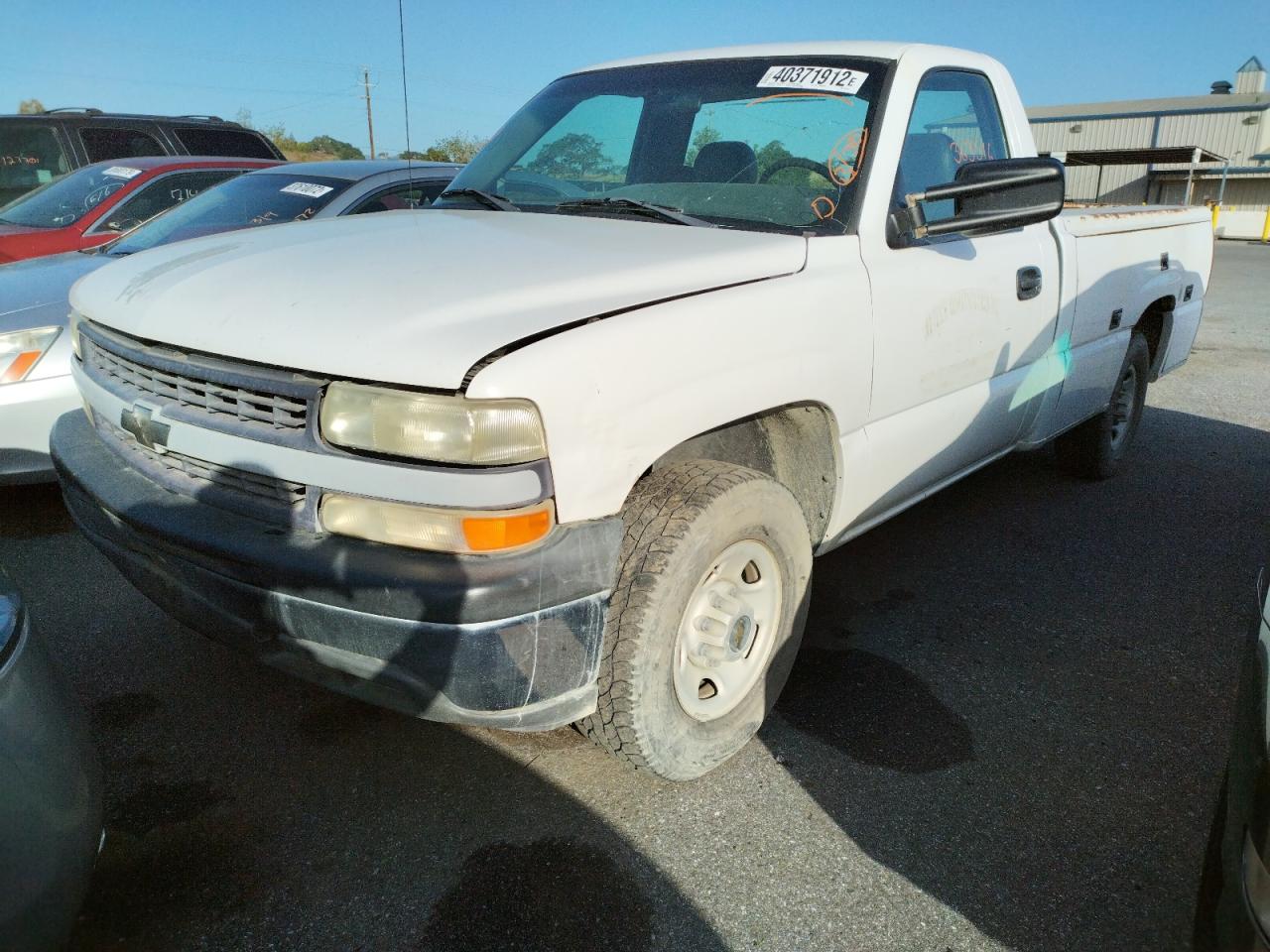 Photo 2 from auction – 2000 CHEVROLET SILVERADO with VIN 1GBGC24U5YZ291234