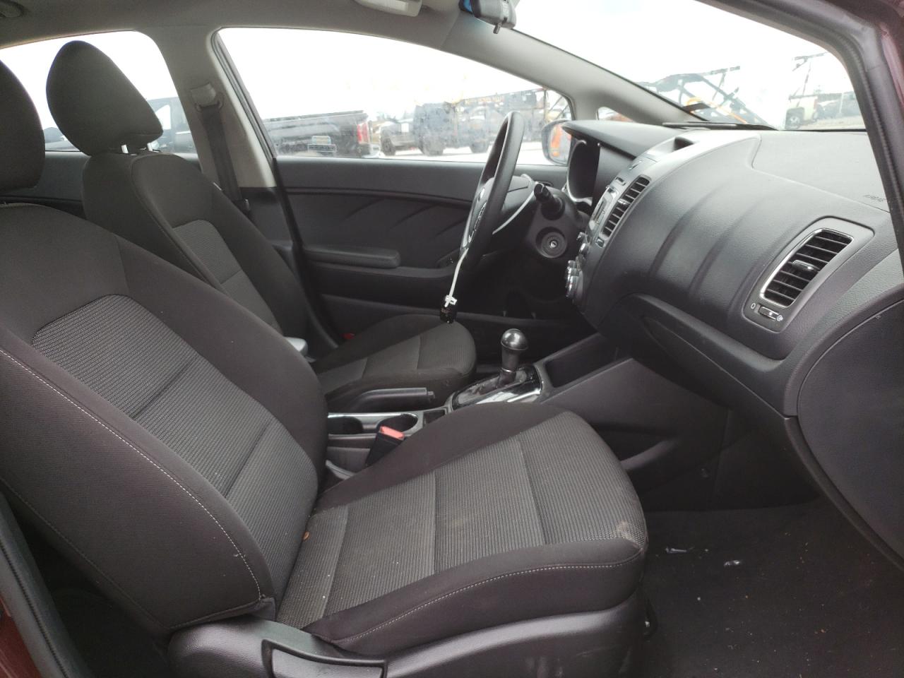 Photo 5 from auction – 2018 KIA FORTE LX with VIN 3KPFK4A78JE259965