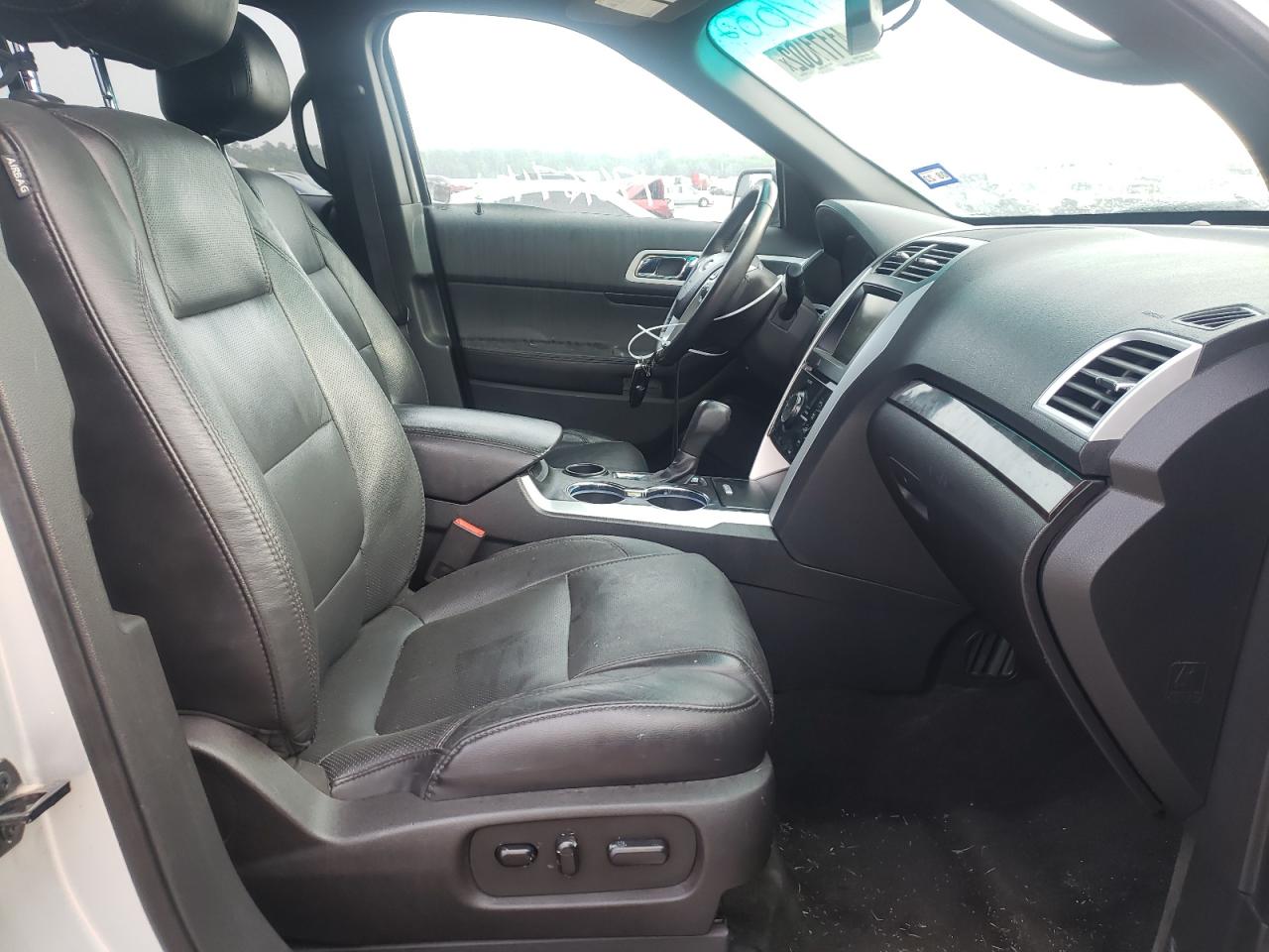 Photo 5 from auction – 2015 FORD EXPLORER L with VIN 1FM5K7F83FGB66529