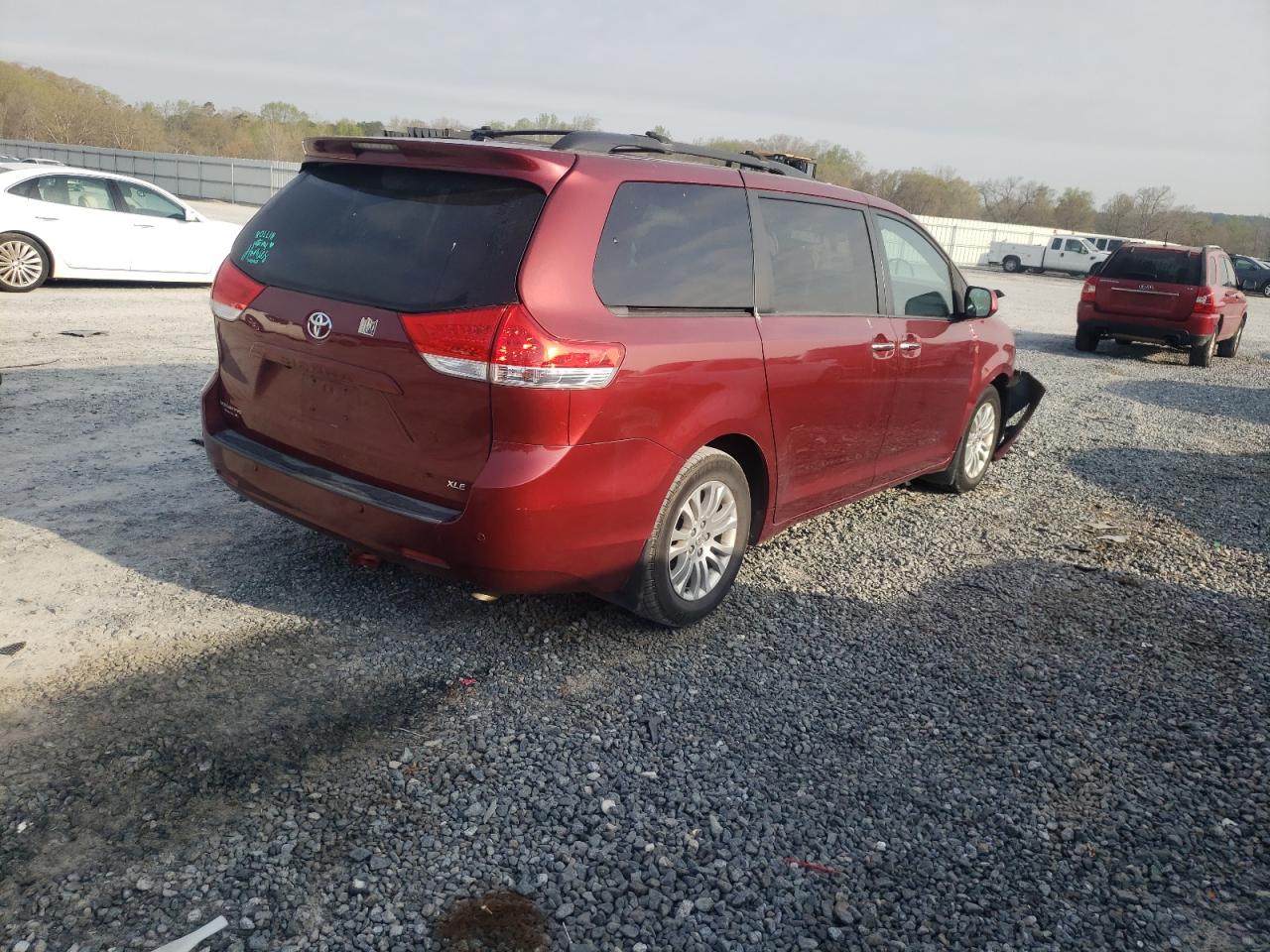 Photo 4 from auction – 2011 TOYOTA SIENNA XLE with VIN 5TDYK3DC5BS132240