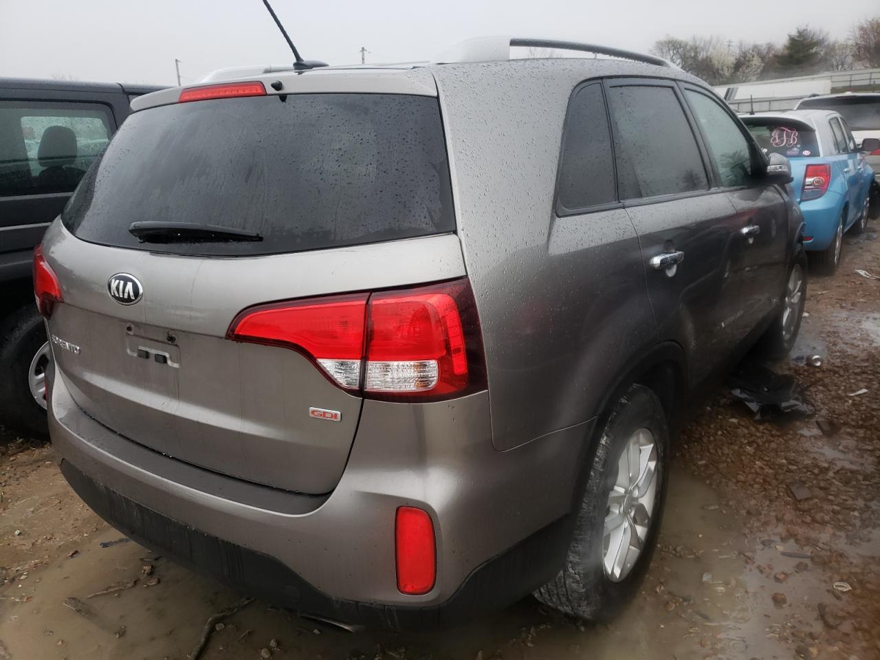 Photo 4 from auction – 2015 KIA SORENTO LX with VIN 5XYKTDA76FG594115