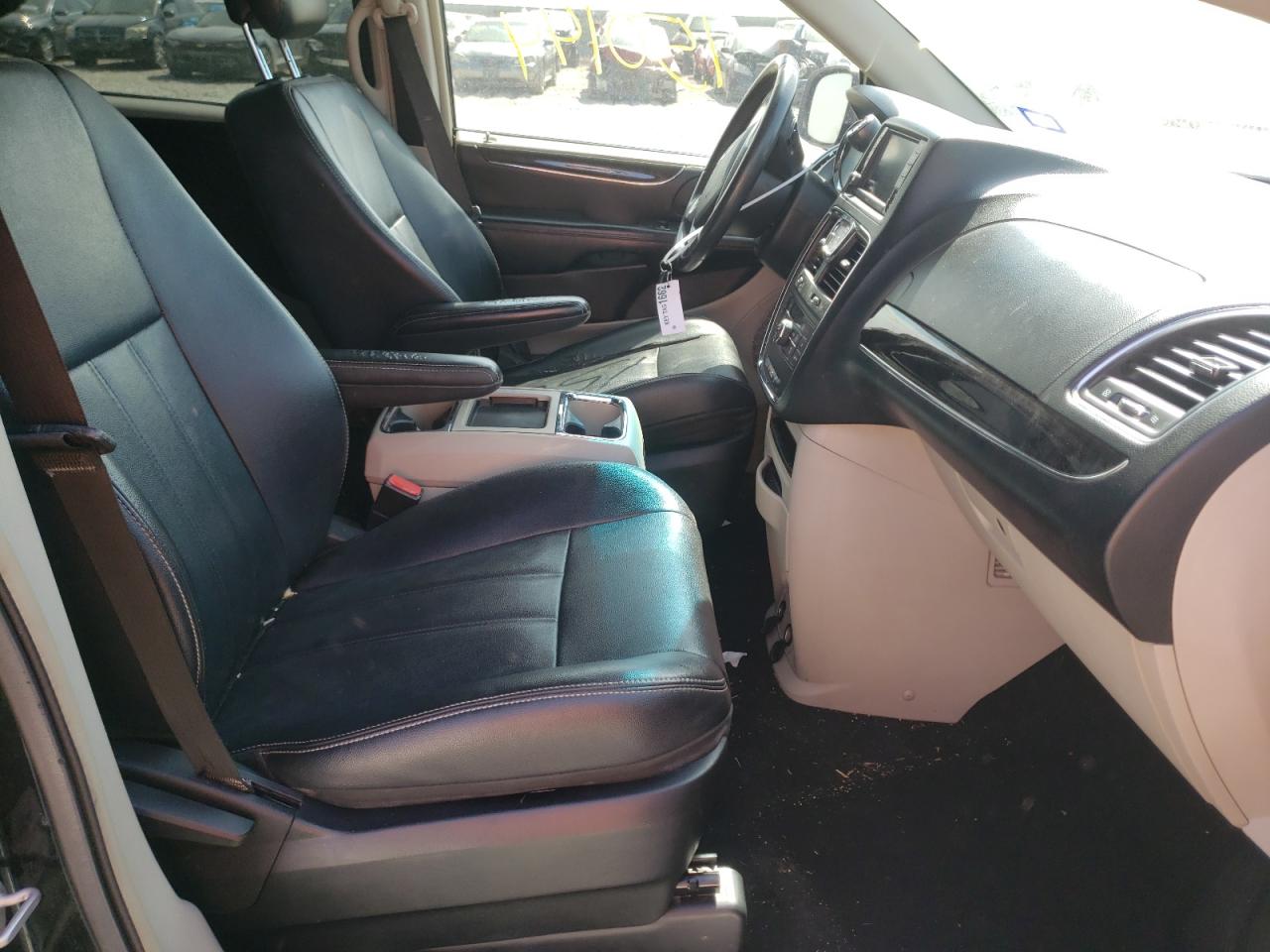 Photo 5 from auction – 2014 CHRYSLER TOWN & COU with VIN 2C4RC1BG1ER207279