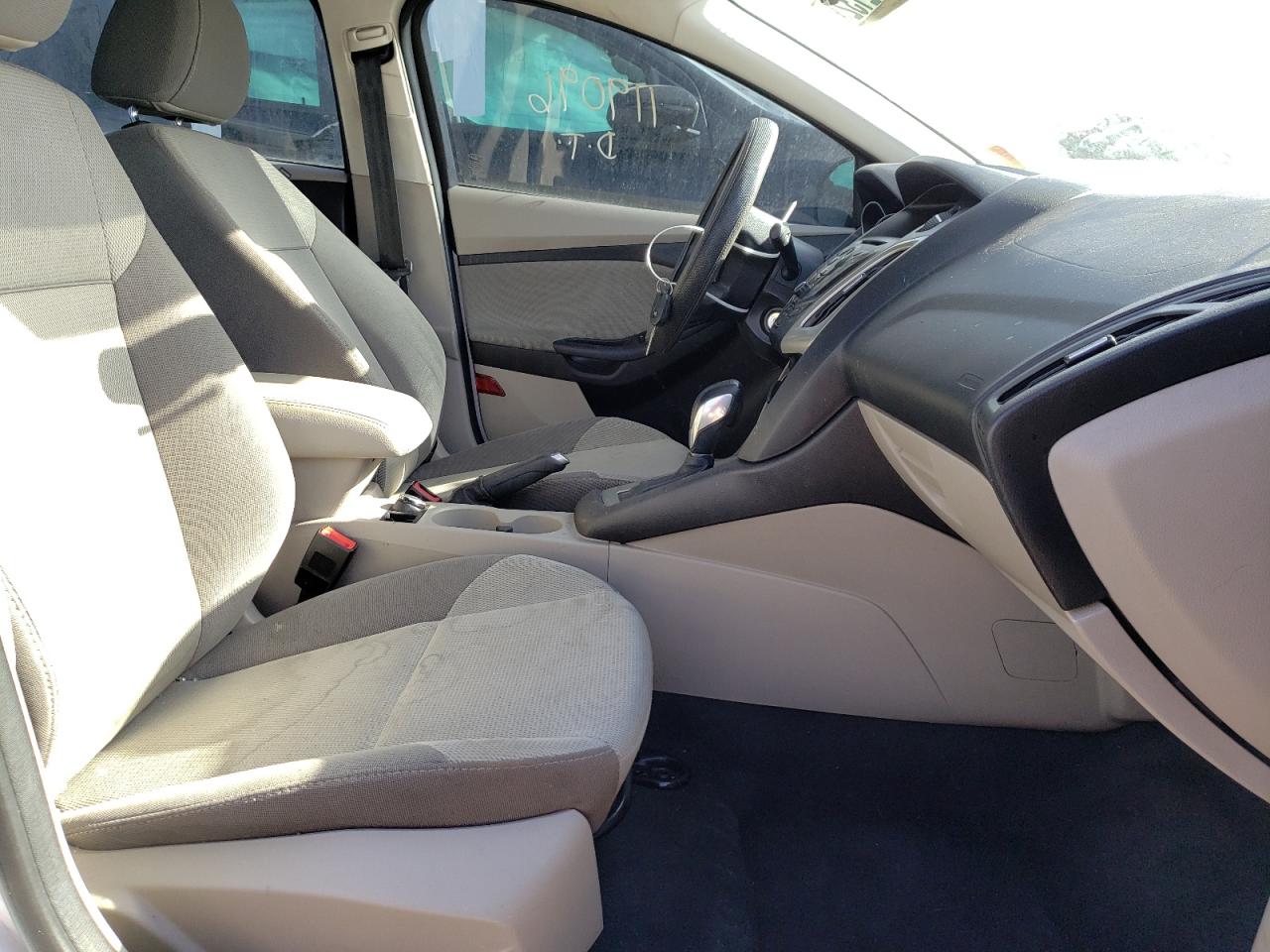 Photo 5 from auction – 2014 FORD FOCUS SE with VIN 1FADP3F27EL264142