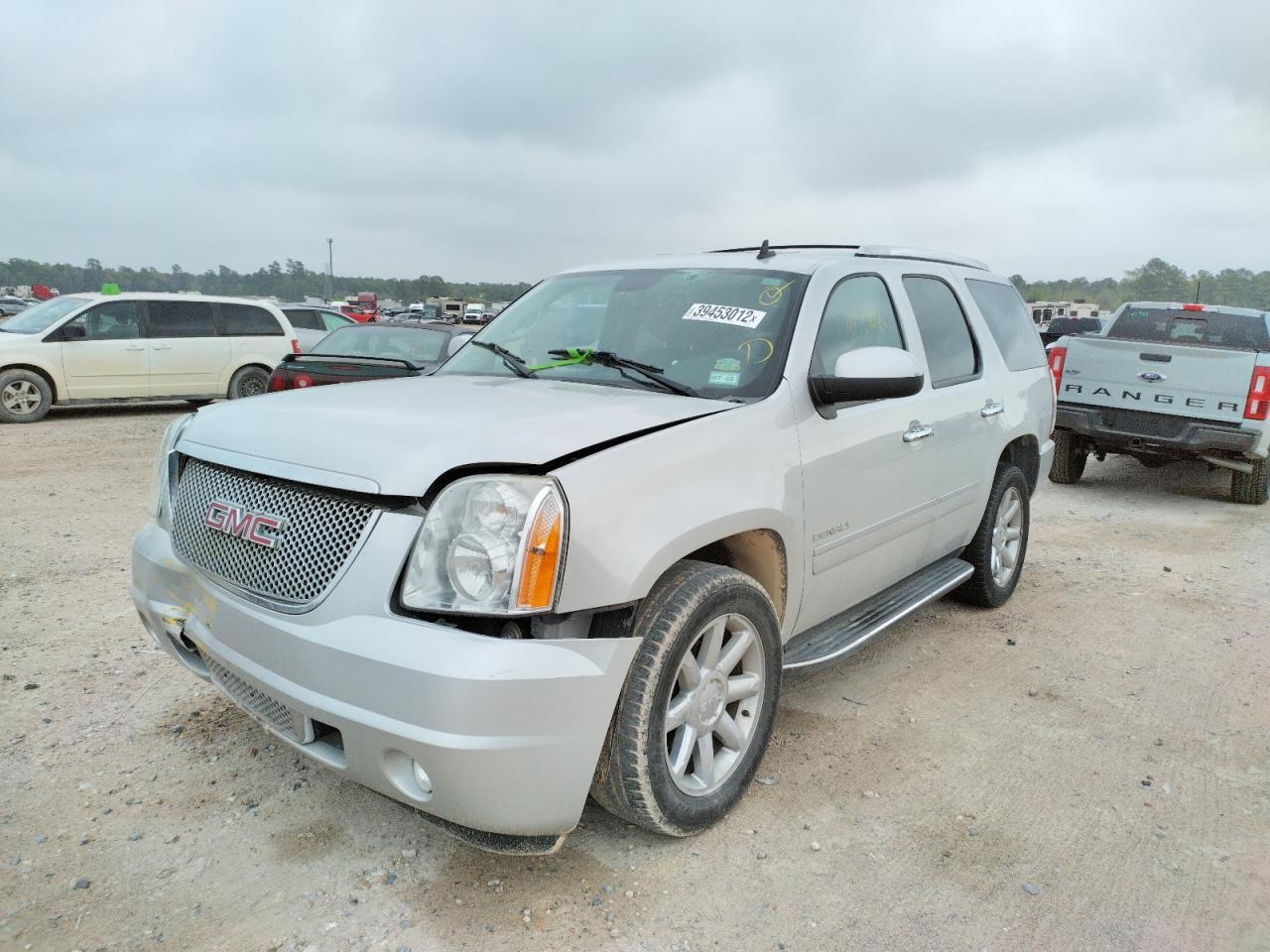 Photo 2 from auction – 2010 GMC YUKON DENA with VIN 1GKUCEEFXAR261575