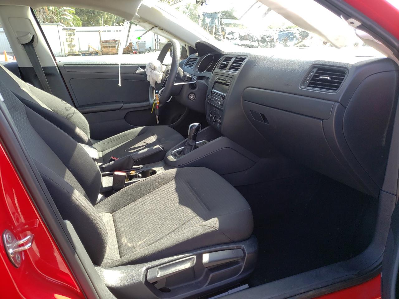 Photo 5 from auction – 2015 VOLKSWAGEN JETTA BASE with VIN 3VW2K7AJ9FM252514