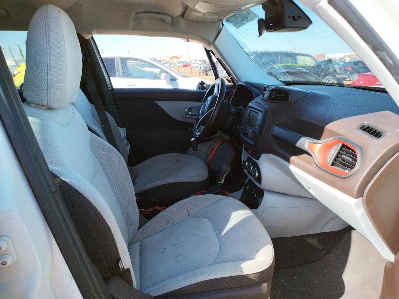Photo 5 from auction – 2015 JEEP RENEGADE L with VIN ZACCJBBT4FPB87548