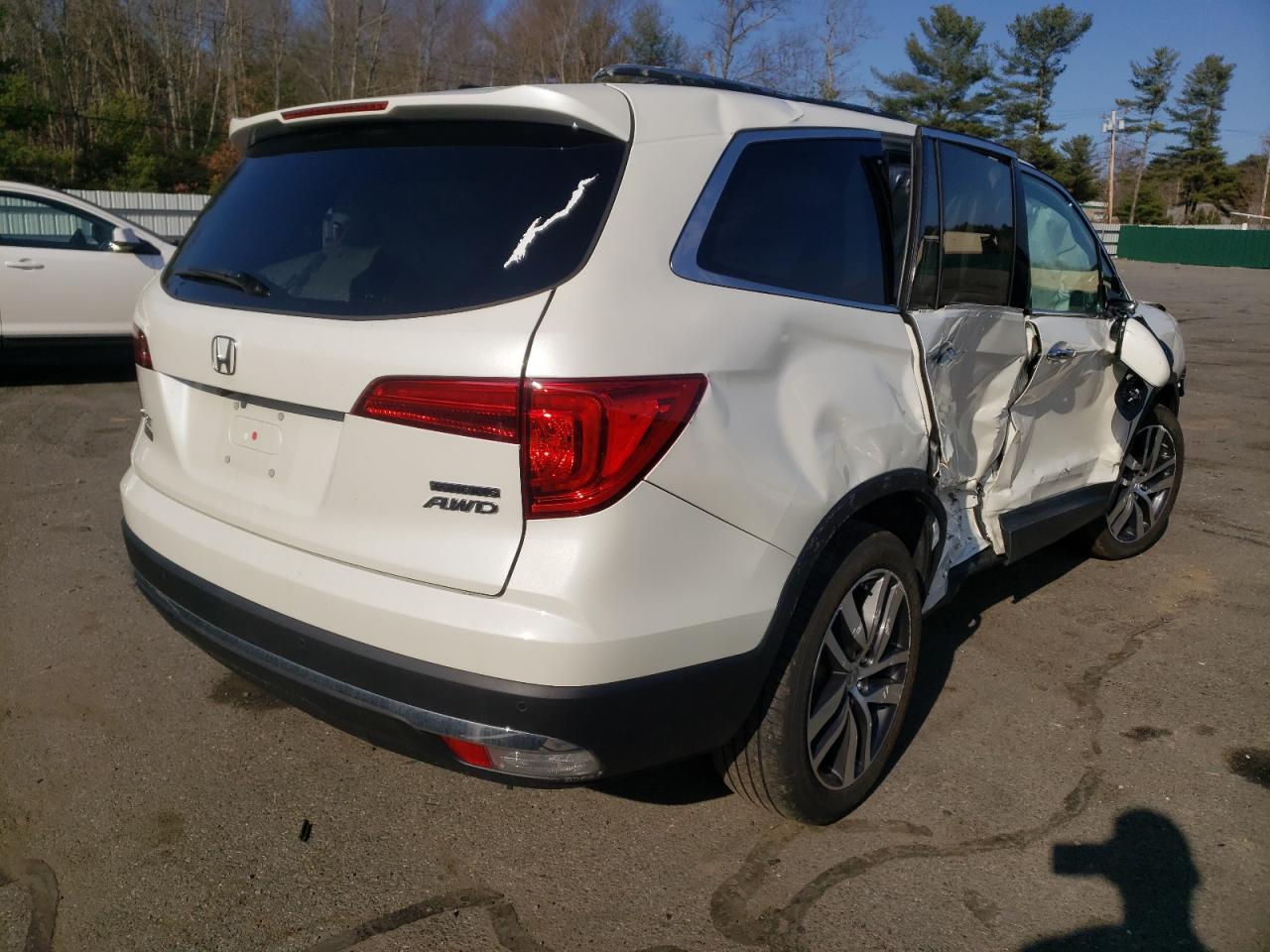 Photo 4 from auction – 2017 HONDA PILOT TOUR with VIN 5FNYF6H94HB083145