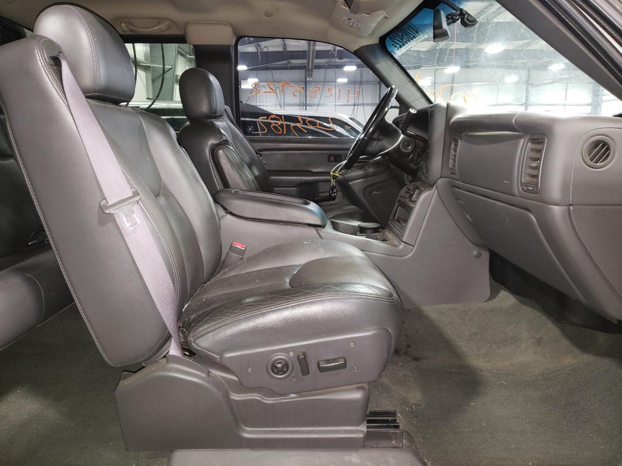 Photo 5 from auction – 2004 CHEVROLET SILVERADO with VIN 2GCEK19T341258669