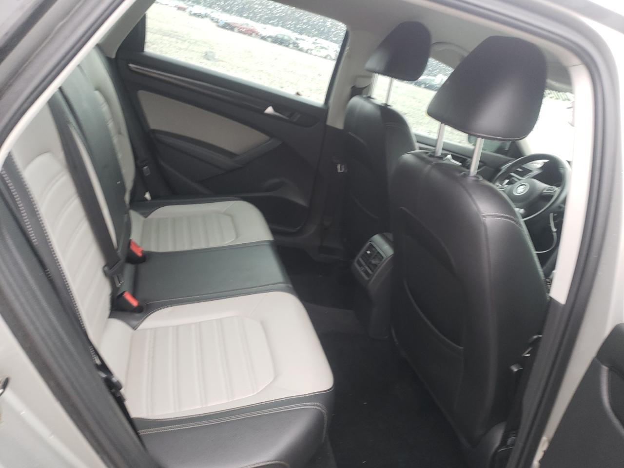 Photo 6 from auction – 2014 VOLKSWAGEN PASSAT SE with VIN 1VWBS7A3XEC095027