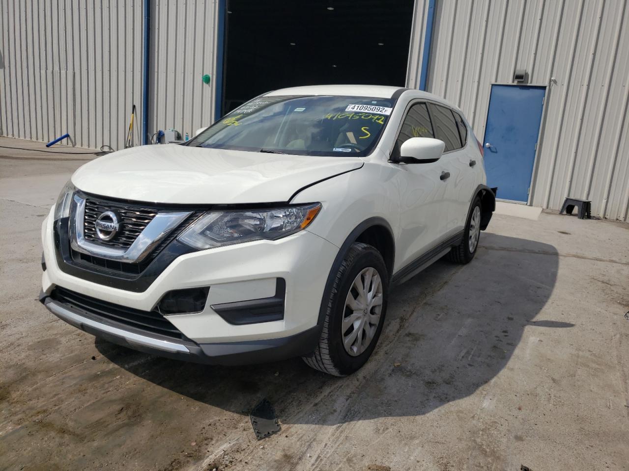 Photo 2 from auction – 2017 NISSAN ROGUE S with VIN 5N1AT2MT2HC814846