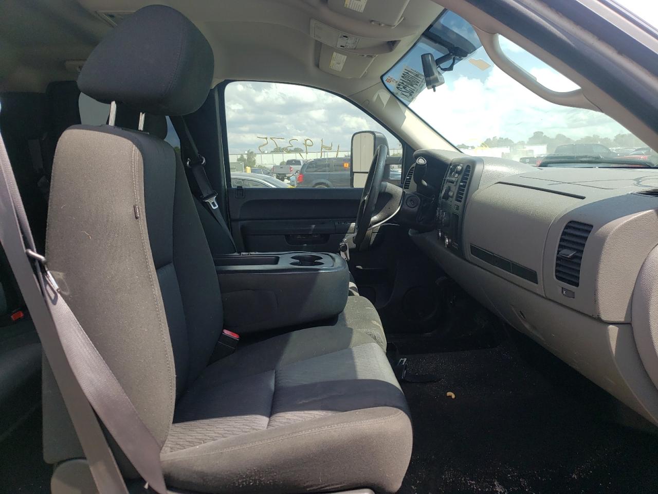 Photo 5 from auction – 2011 CHEVROLET SILVERADO with VIN 1GCRCREAXBZ220247