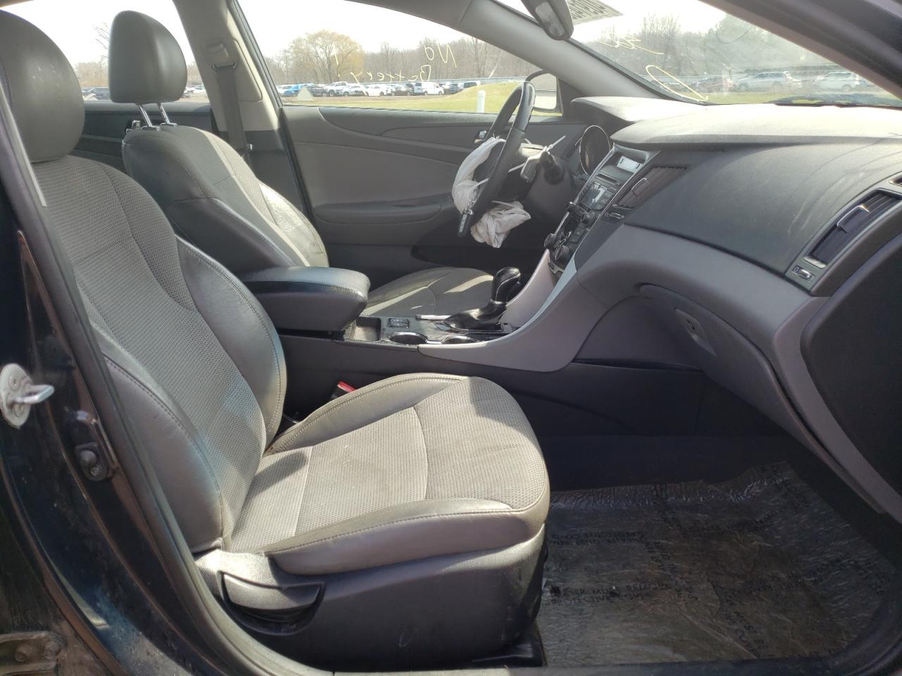 Photo 5 from auction – 2013 HYUNDAI SONATA with VIN 5NPEC4AC0DH644751