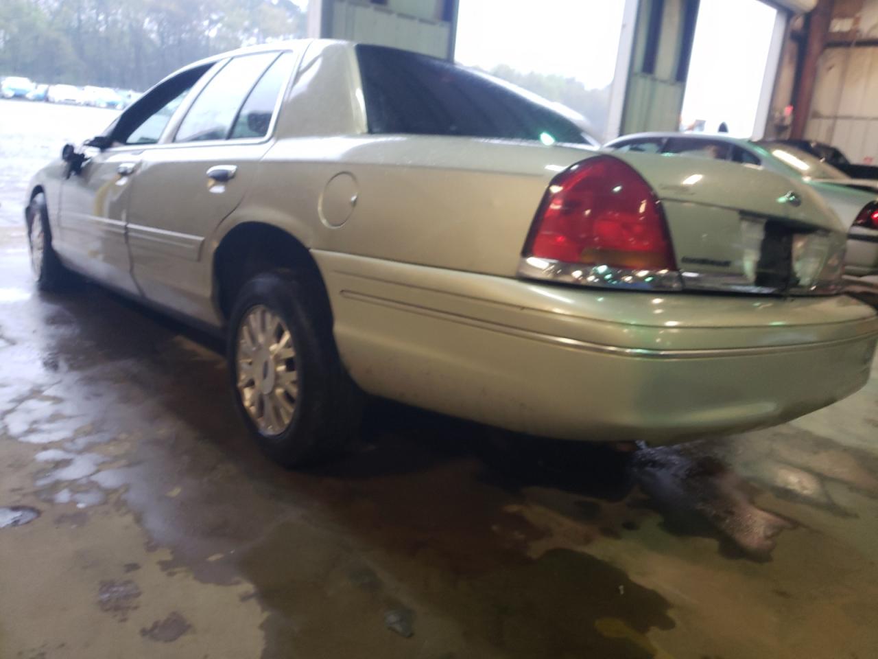 Photo 3 from auction – 2003 FORD CROWN VICT with VIN 2FAFP74W43X191205