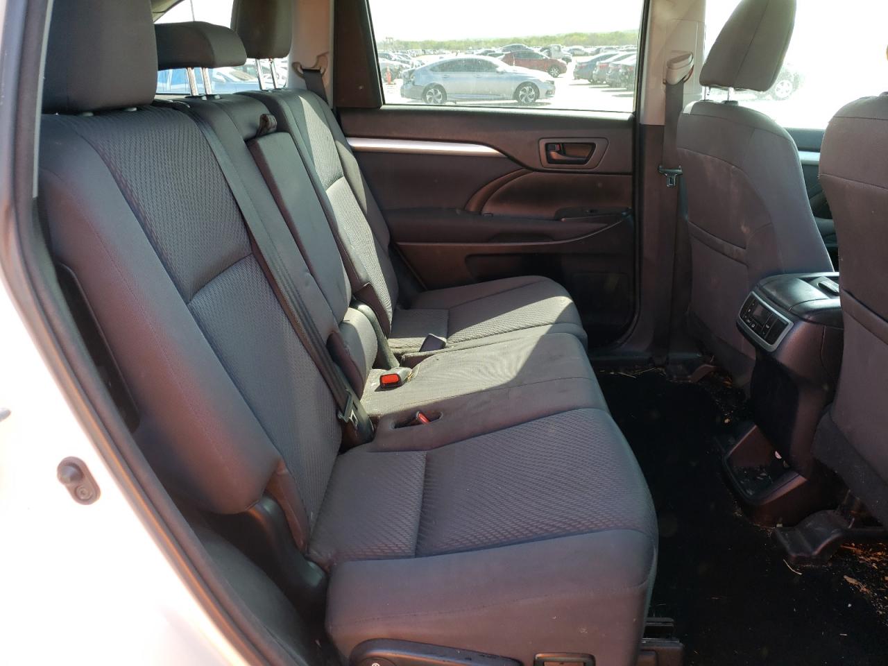 Photo 6 from auction – 2016 TOYOTA HIGHLANDER with VIN 5TDZARFH3GS018537