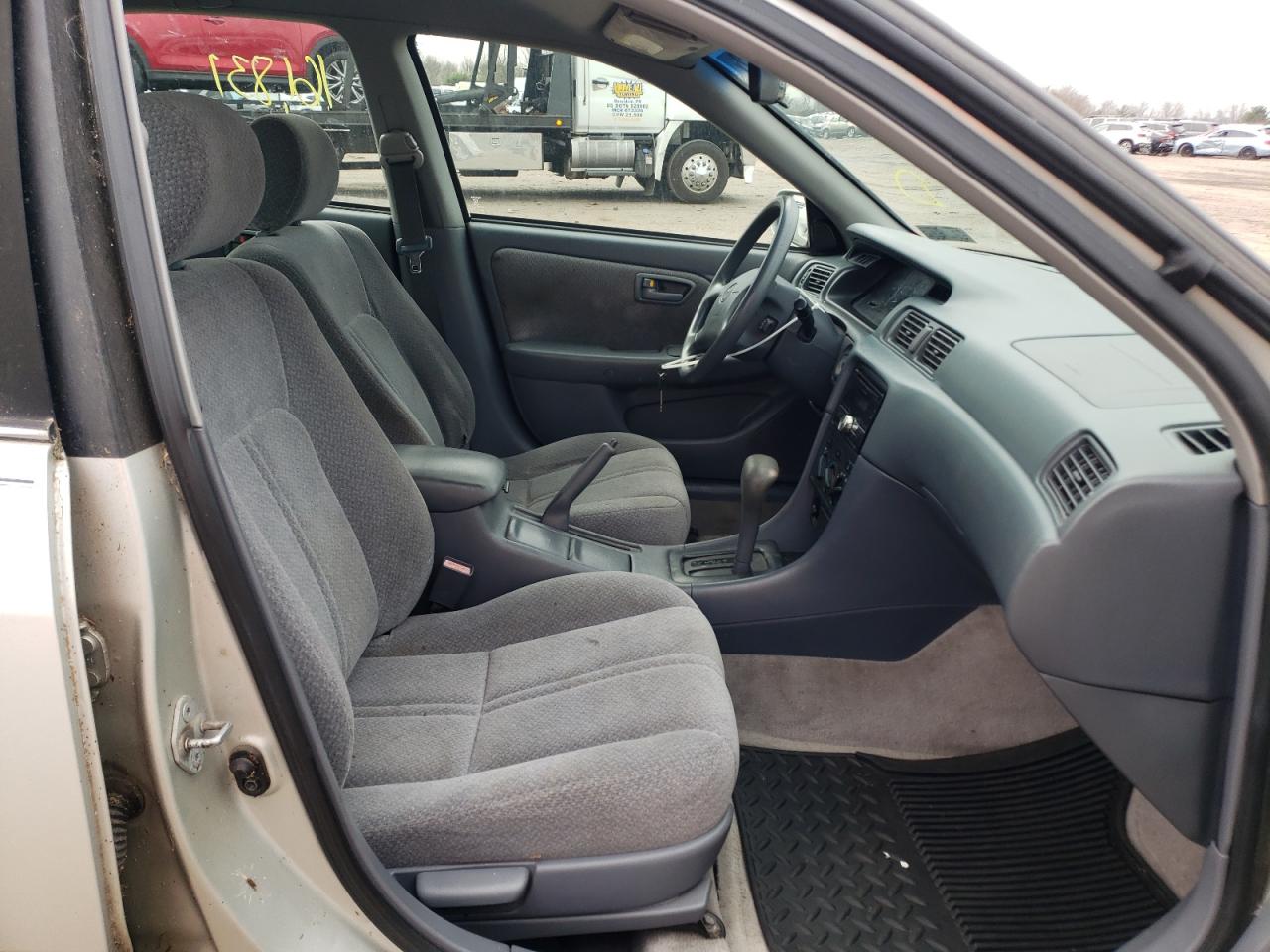 Photo 5 from auction – 2000 TOYOTA CAMRY CE with VIN 4T1BG22K0YU627988
