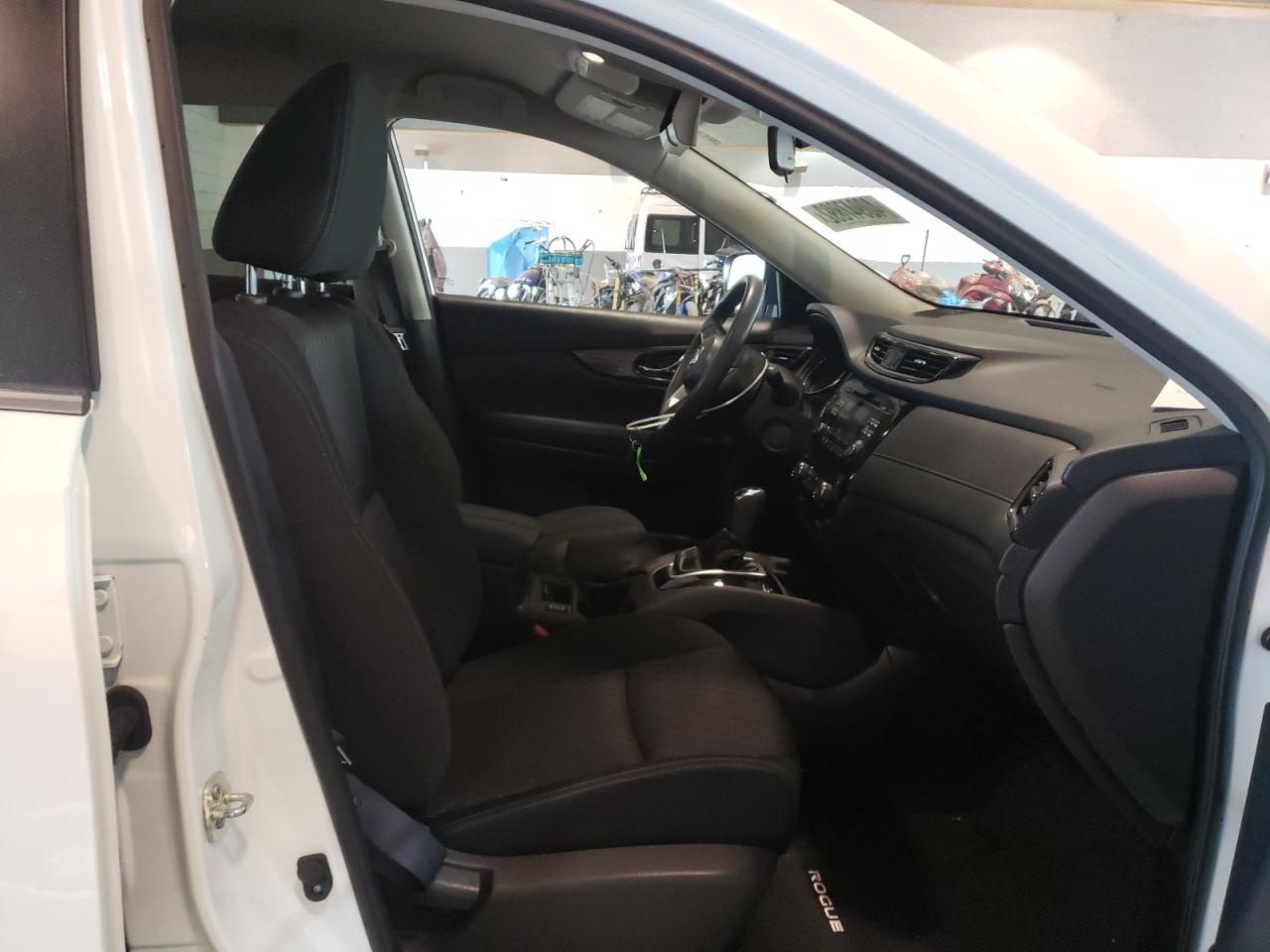 Photo 5 from auction – 2017 NISSAN ROGUE S with VIN KNMAT2MV4HP606644