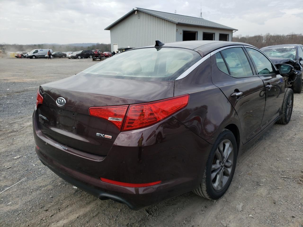 Photo 4 from auction – 2011 KIA OPTIMA EX with VIN KNAGN4A77B5117547