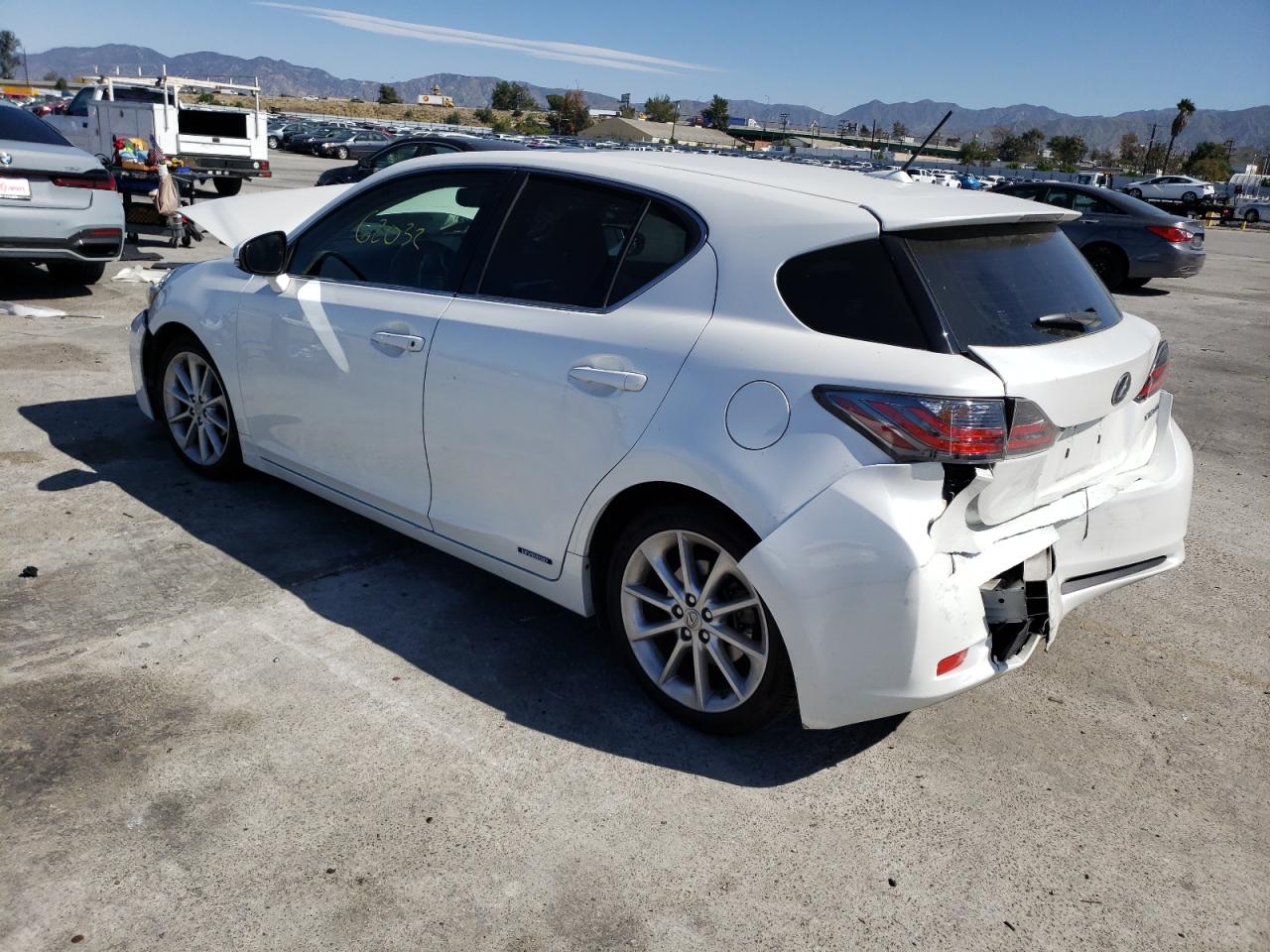 Photo 3 from auction – 2013 LEXUS CT 200 with VIN JTHKD5BH1D2172575