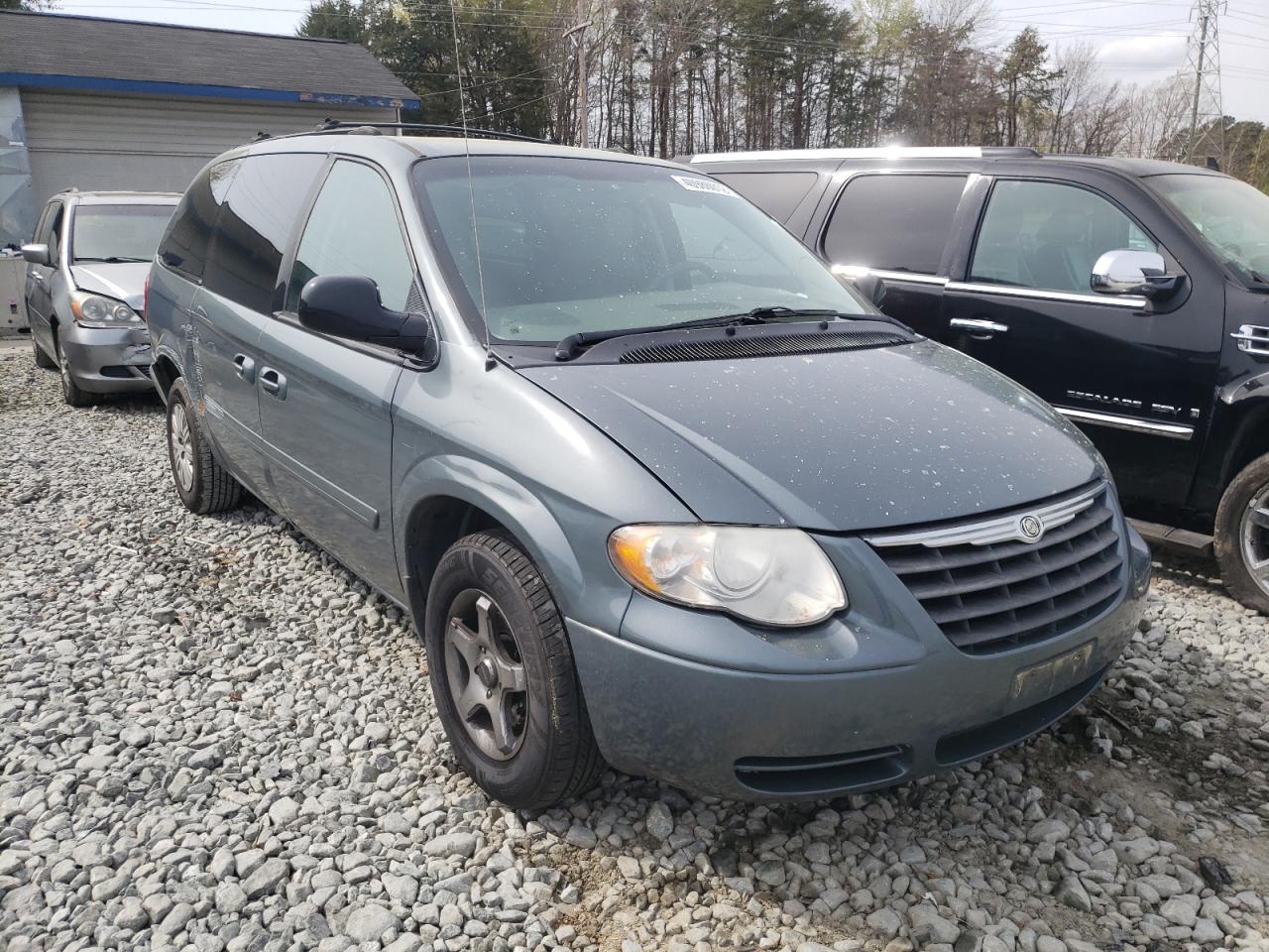 CHRYSLER TOWN & COU 2005 with VIN 2C4GP44R85R467190 - Photo from auction