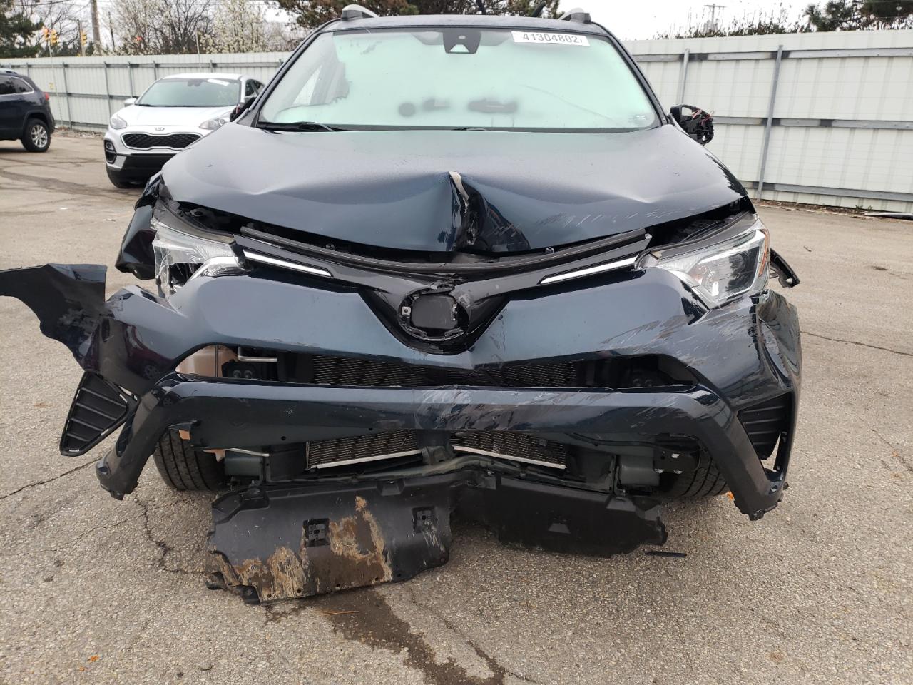 Photo 7 from auction – 2018 TOYOTA RAV4 LE with VIN JTMBFREV1JJ249631