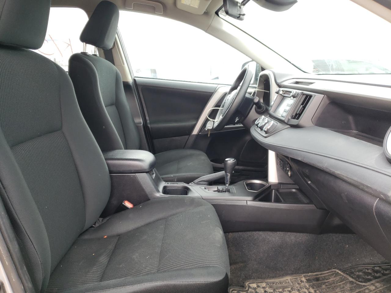 Photo 5 from auction – 2018 TOYOTA RAV4 LE with VIN 2T3BFREV9JW765981