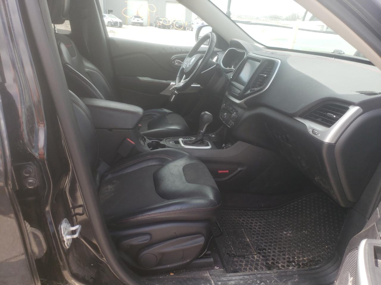 Photo 5 from auction – 2017 JEEP CHEROKEE T with VIN 1C4PJMBS7HW588389