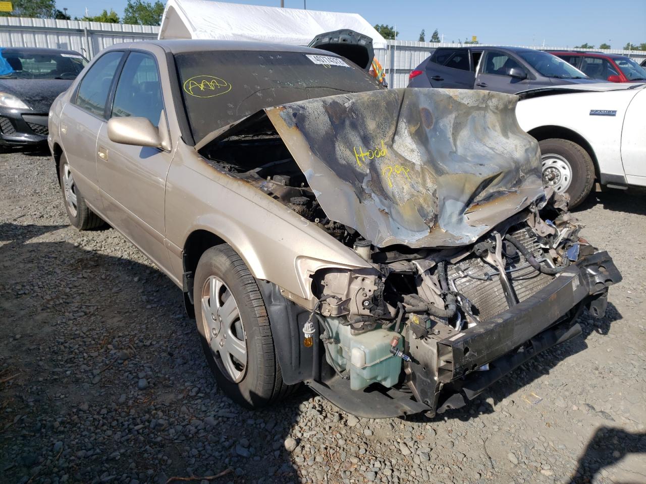 TOYOTA CAMRY CE 2000 with VIN 4T1BG22K7YU739655 - Photo from auction