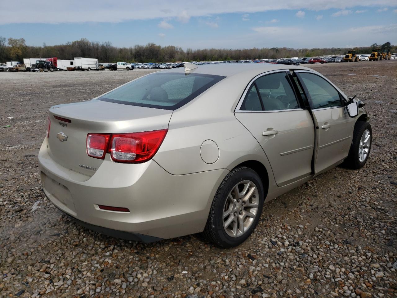 Photo 4 from auction – 2015 CHEVROLET MALIBU 1LT with VIN 1G11C5SL7FF305266