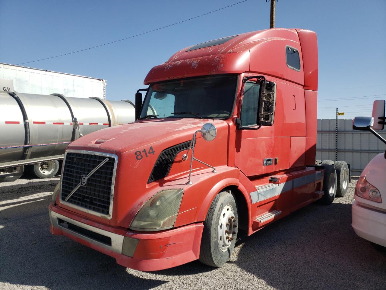 Photo 2 from auction – 2004 VOLVO VN VNL with VIN 4V4NC9GH54N354297