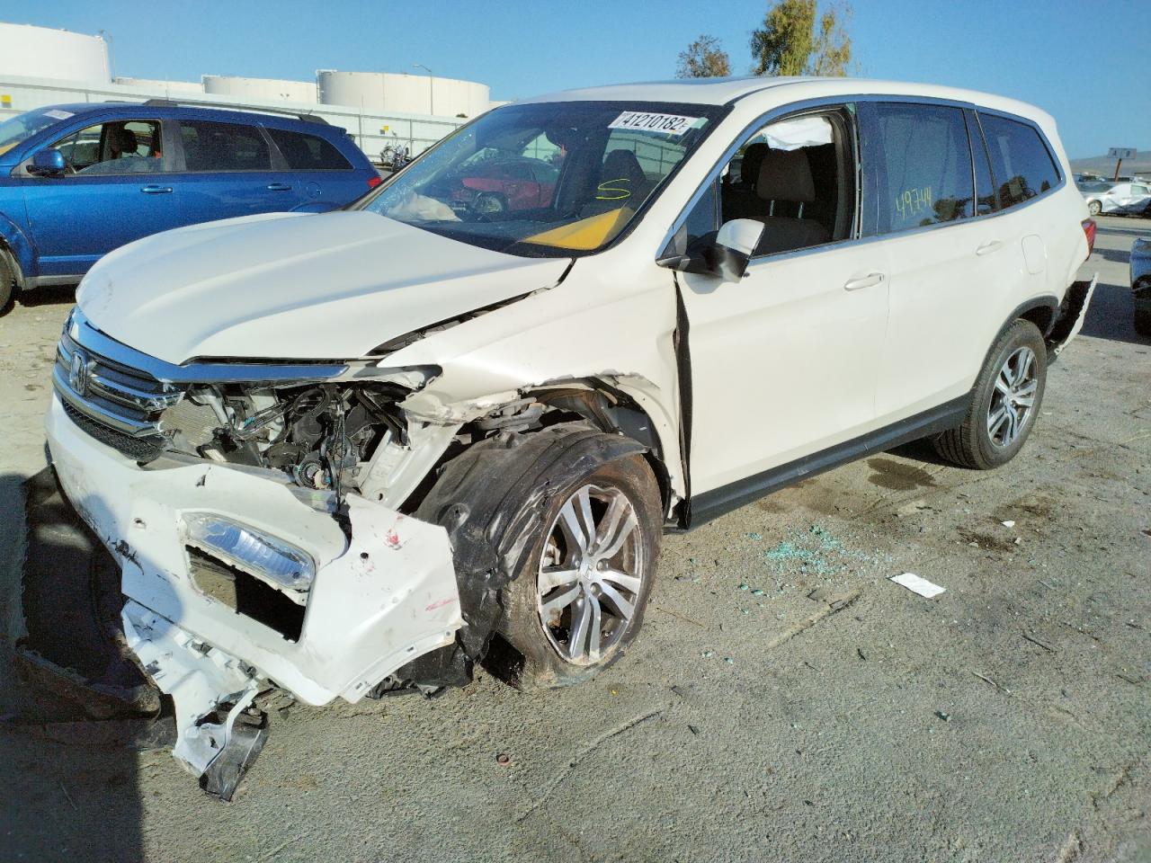Photo 2 from auction – 2017 HONDA PILOT EXL with VIN 5FNYF5H5XHB033258