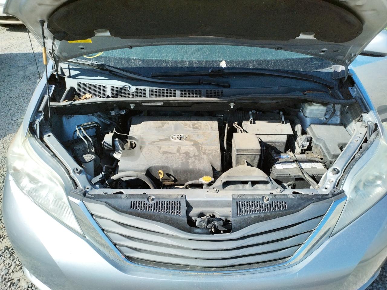 Photo 7 from auction – 2013 TOYOTA SIENNA XLE with VIN 5TDYK3DC3DS289588