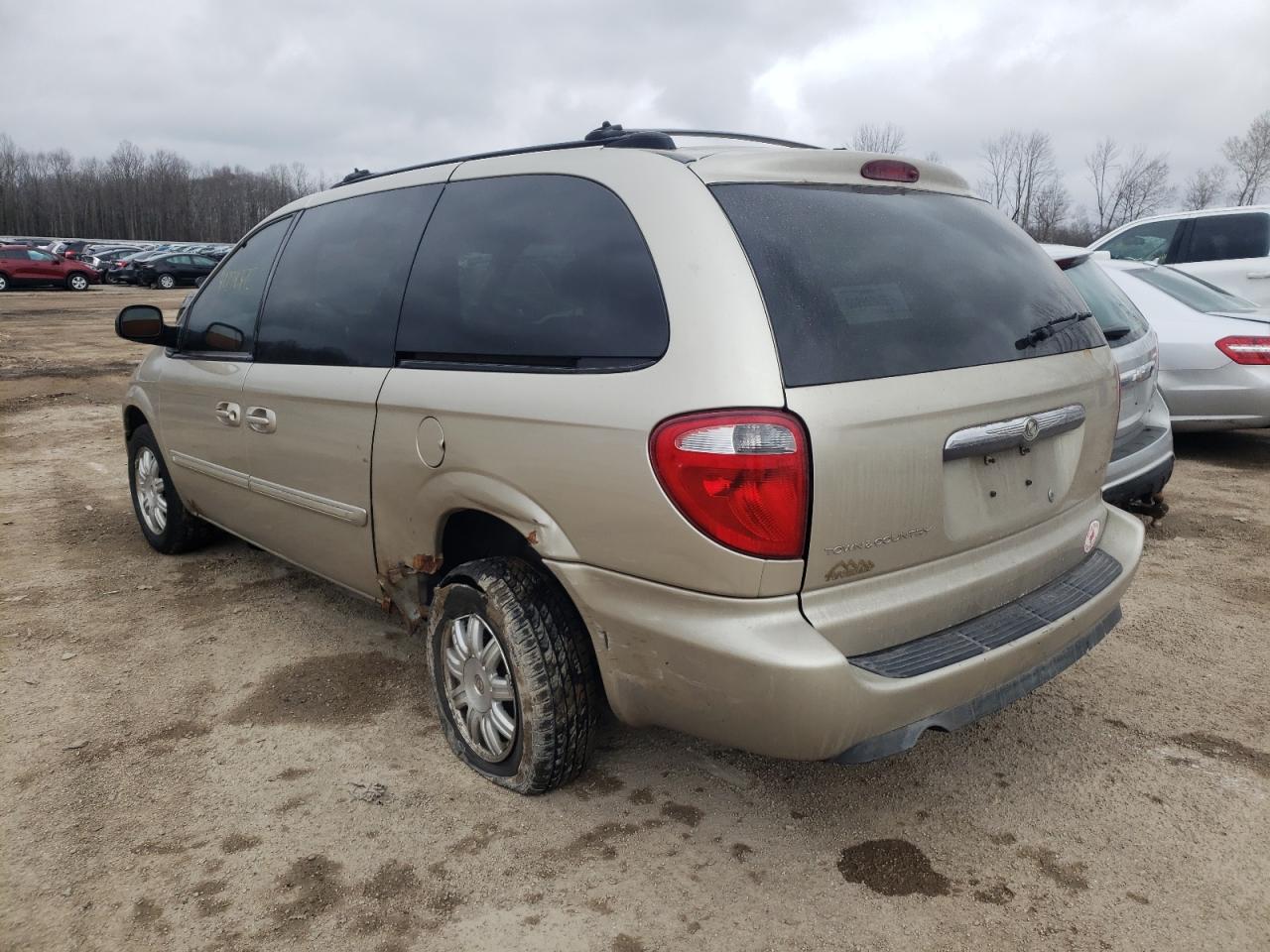 Photo 3 from auction – 2005 CHRYSLER TOWN & COU with VIN 2C4GP54L65R194803