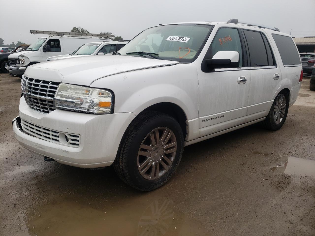 Photo 2 from auction – 2010 LINCOLN NAVIGATOR with VIN 5LMJJ2H53AEJ01401