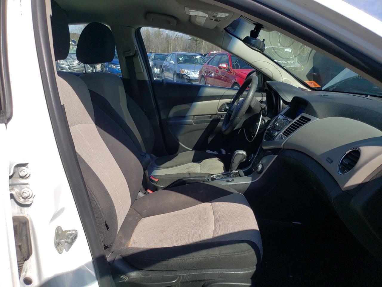 Photo 5 from auction – 2011 CHEVROLET CRUZE LS with VIN 1G1PC5SH4B7133255