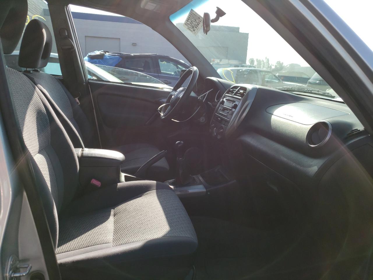 Photo 5 from auction – 2004 TOYOTA RAV4 with VIN JTEGD20V740028342