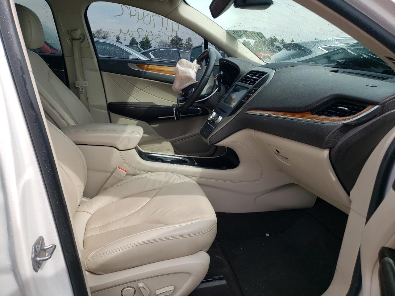 Photo 5 from auction – 2019 LINCOLN MKC SELECT with VIN 5LMCJ2D97KUL44623