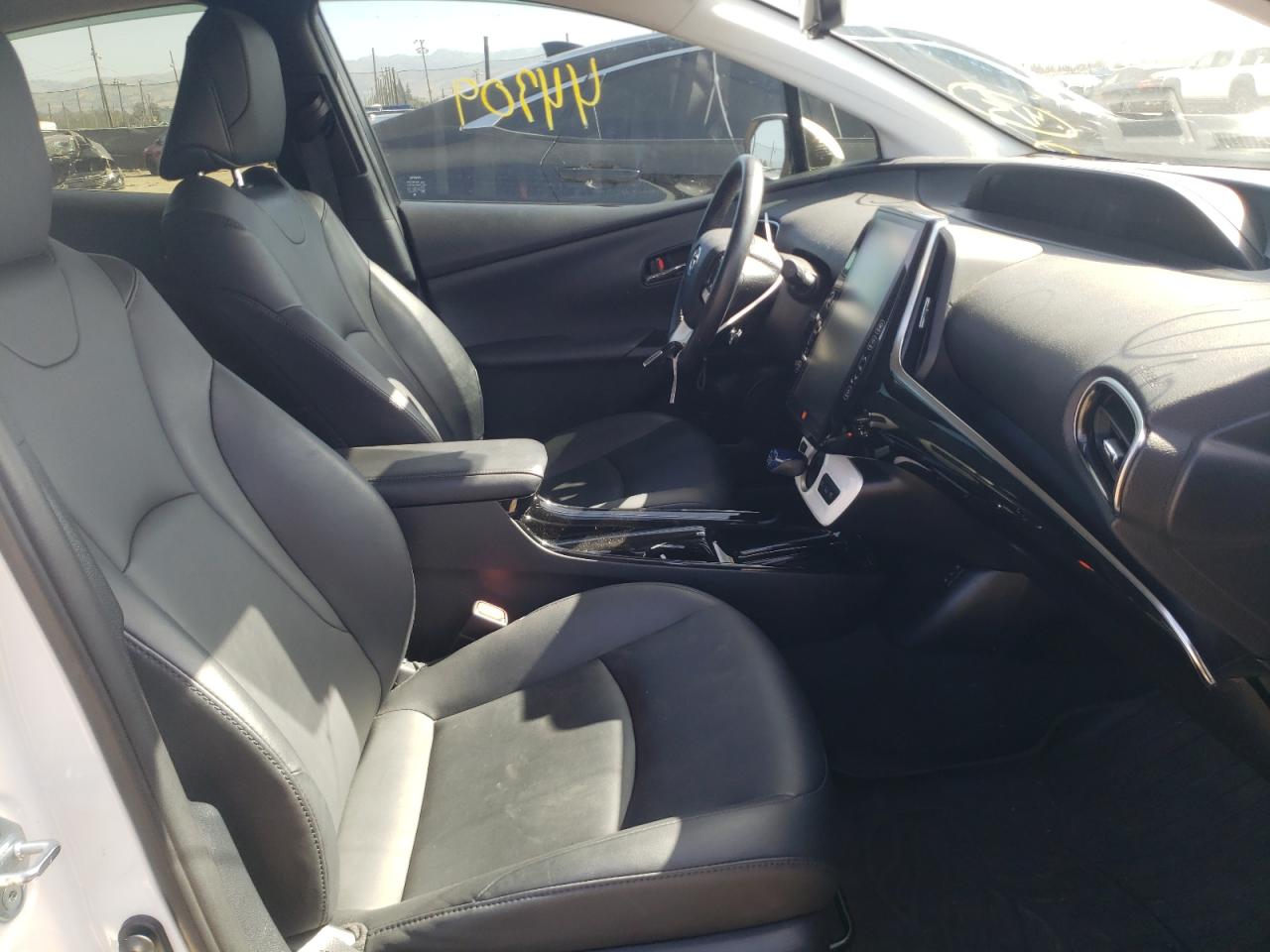 Photo 5 from auction – 2017 TOYOTA PRIUS PRIM with VIN JTDKARFP2H3053176