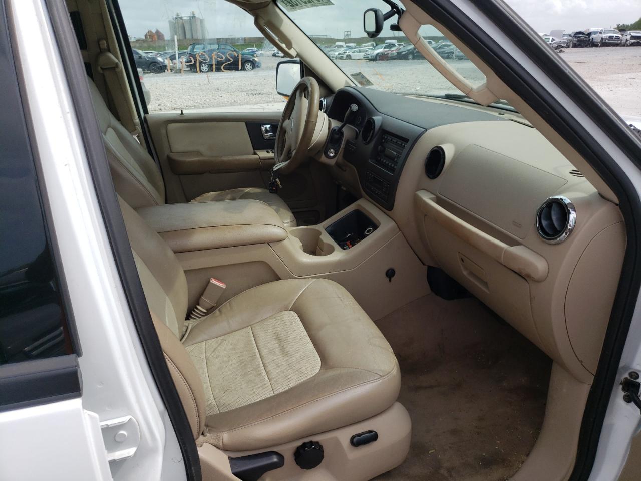 Photo 5 from auction – 2005 FORD EXPEDITION with VIN 1FMPU175X5LA23670