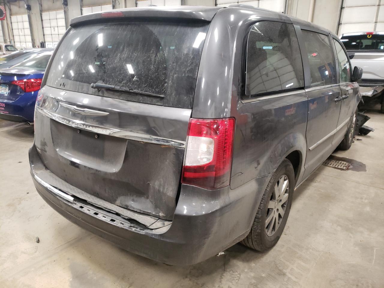 Photo 4 from auction – 2015 CHRYSLER TOWN & COU with VIN 2C4RC1BG4FR538780
