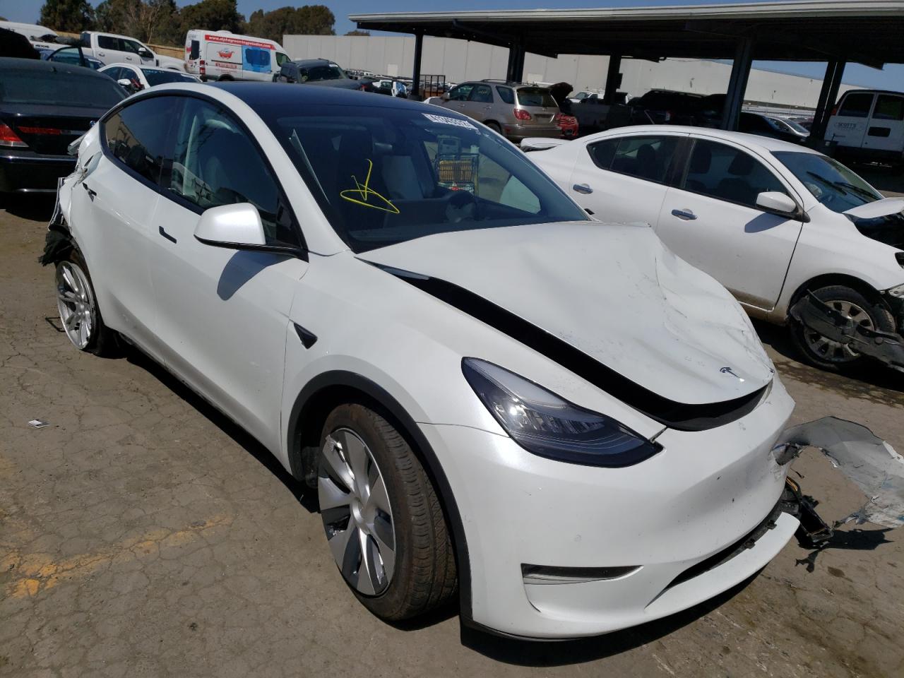 TESLA MODEL Y 2020 مع رقم تعريف المركبة 5YJYGDEE3LF054361 - صورة من المزاد