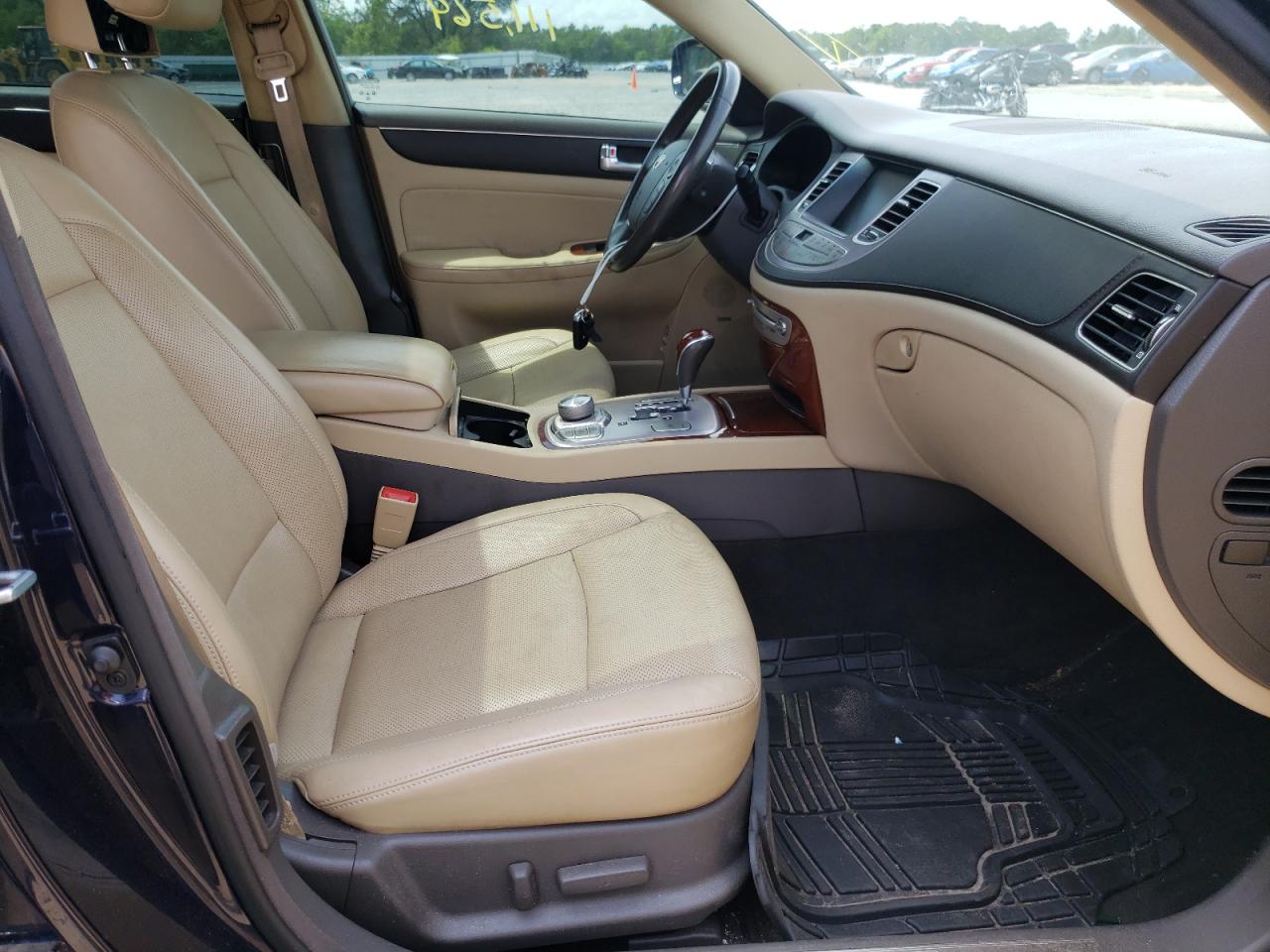 Photo 5 from auction – 2012 HYUNDAI GENESIS 3. with VIN KMHGC4DD4CU152575