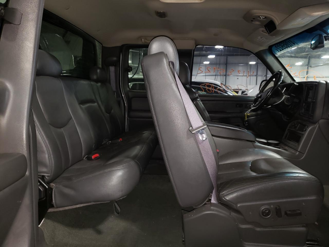 Photo 6 from auction – 2004 CHEVROLET SILVERADO with VIN 2GCEK19T341258669