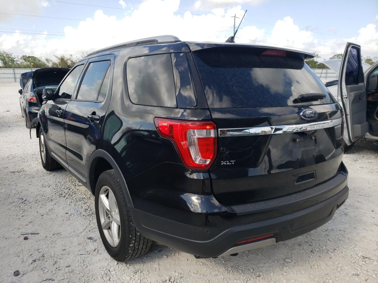 Photo 3 from auction – 2019 FORD EXPLORER X with VIN 1FM5K7D84KGB47341